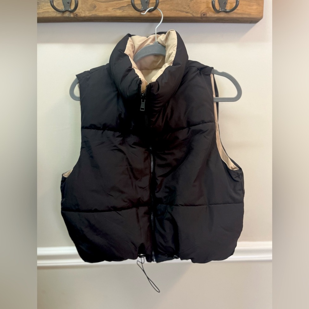 Women’s black and tan reversible puffer vest